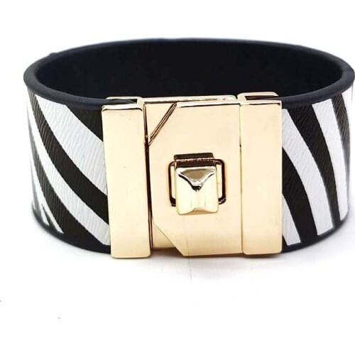 Leopard Punk Wrap Charm Leather Bracelet For Women Gold Color Button Vintage Pattern Female Fashion Jewelry Gifts