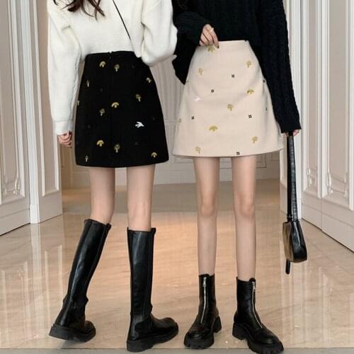 Autumn And Winter Embroidery Design Sense Black Short Skirt Womens New Slim High Waist A-line Skirt