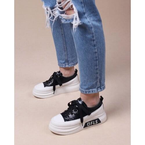 Womens Sports Shoes Lace-Up White / Black Sneakers 2021 Summer Season