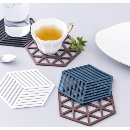 Nordic Cup Pad Anti-slip Coasters Hollow-carved Cup Mat Heat Insulation Placemats for Bowl Plate Table Mats Home Office Decor