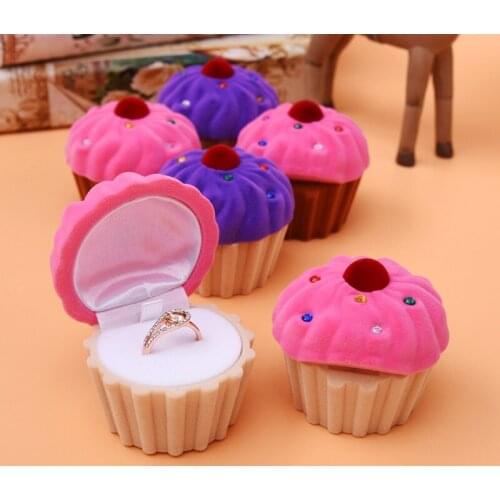 HOSENG Lovely Pink Velvet Cake Ring Box Man Wedding Proposal Dating Birthday Gift Case Necklace Portable Travel Container HS_433