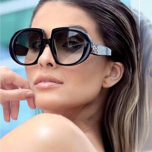 2021 Fashion Luxury Design Square Sunglasses Women Vintage Metal Flower Sequin Frame Gradient Sun Glasses For Female UV400