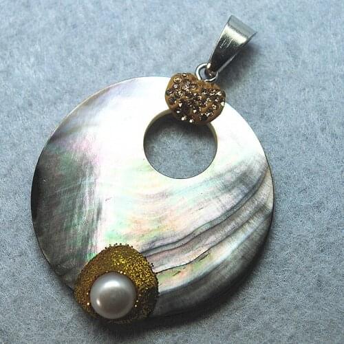 Freshwater pearl pendants with black shell pendants size 40mm round shape with golden color top fashion jewelry findings