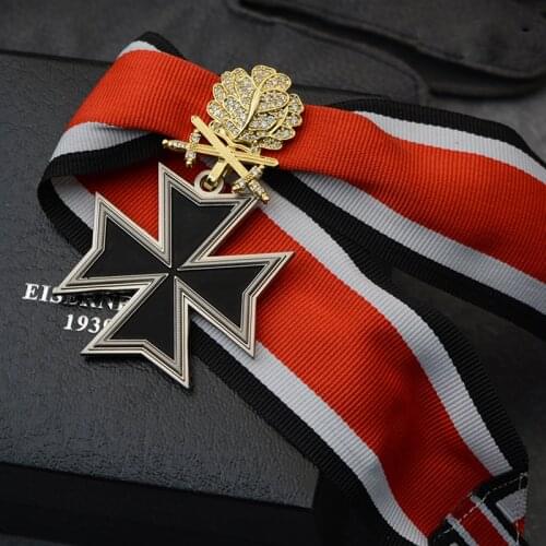 Top Quality 1PC Maltese Iron Cross Templar Oak Leaf Crown Military Badge With Black Box Souvenir Gifts