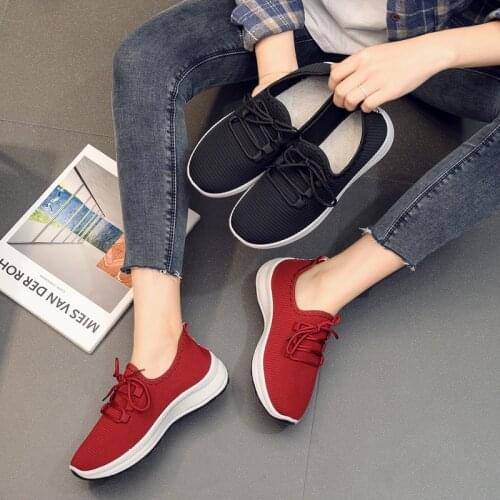 Womens Designer Running Shoes Air Mesh Men Breathable Sport Shoes Comfortable Fashion Casual Sneakers Platform Tenis Mum Shoes