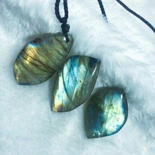 BOEYCJR Natural Irregular Labradorite Necklace Chain Handmade Jewelry Vintage Stone Pendant Necklace for Men or Women