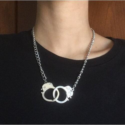 Mens and womens exaggerated neckl Fashion accessory design short necklace love handcuffs on metal necklace decorative necklace