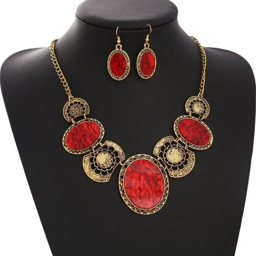 LZHLQ Round Splice Necklace Set Vintage Carved Crystal Pendant Necklaces Alloy Plating Accessory Women Luxury Jewelry Statement
