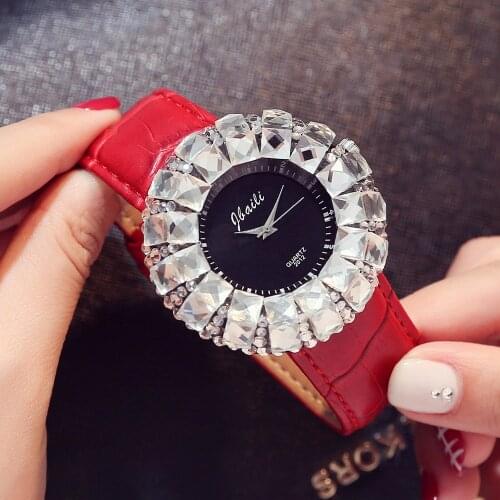 Luxury Large Crystal Dial Women Watches Fashion Red Leather Woman Watch Exquisite Casual Ladies Watch Female Clock Montre Femme