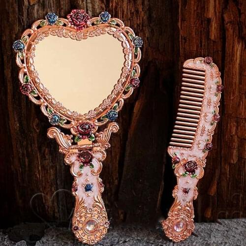 European Retro Heart-Shaped Handle Makeup Mirror, Love Mirror With Comb, A gift For Girls, Suitable For Holiday Gifts