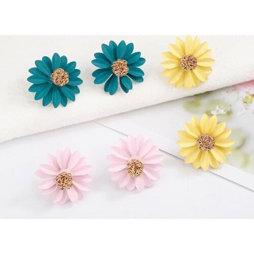 New Korean Style Fashion Elegant Flower Stud Earrings for Women Simple Daisy Statement Sweet Earrings Jewelry Gift