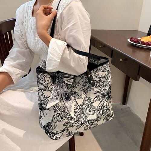 Large-capacity shoulder bag summer wild 2021 new trendy fashion big bag student class oil painting tote bag