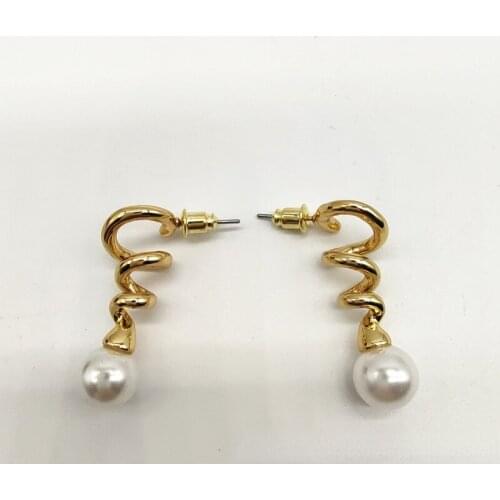 2021 golden geometric spiral pearl earrings cold wind temperament womens Japanese and Korean personalized earrings