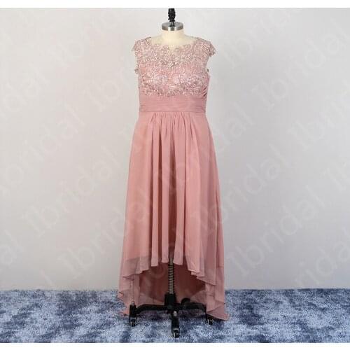 2021 Latest Charming Pink High Low Mother of the Bride Dresses Lace Cap Sleeves Wedding Party Gown Short Front Long Back On Sale