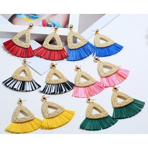 Fashion creative hollow triangle earrings for women with resin design female earrings ornate wire drop kolczyki raffia oorbellen