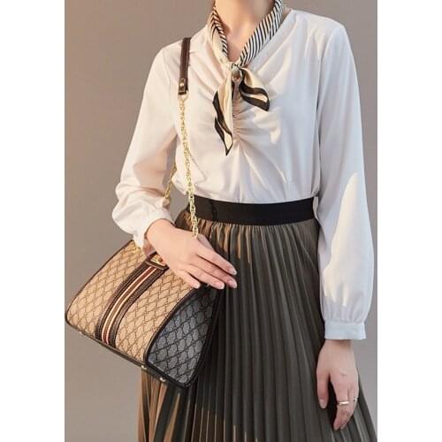 Womens handbags 2020 new summer trendy niche high-end one-shoulder messenger bag fashionable large-capacity tote bag