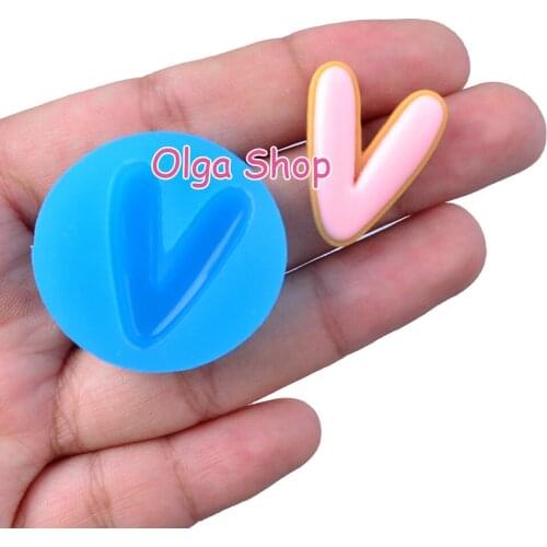 PYL168 23.2mm x 18.5mm English Letter V Silicone Mold Fondant Cake Decoration Candy Resin Clay Earrings Necklace Craft Soap