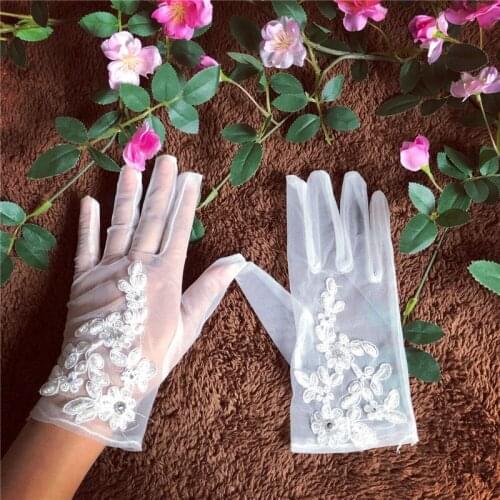 Crystal Bridal Gloves Lace Appliqued Pearl Wedding Gloves Wrist Gloves Finger Gant Mariage Femme Party Prom Dress With Gloves