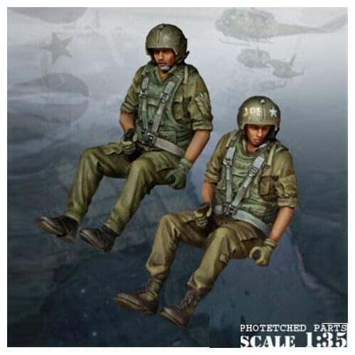 1/35 Resin Figure Model kits Military theme two figures Unassambled Unpainted C541