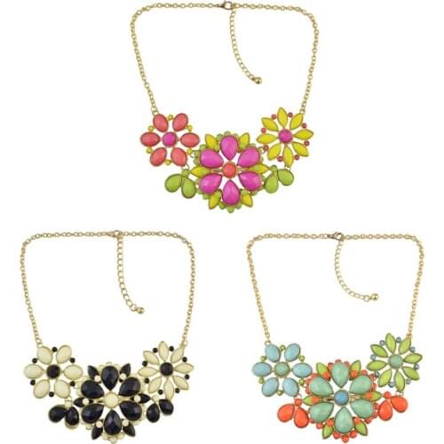 3 Colors 2018 New Arrived Gold Acrylic Flower Shape Pendant Charms Choker Necklace Fashion Jewelry Women Accessory Custom