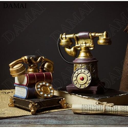 Retro Figurine Home Decor Resins Statue Nordic Creativity Clock Decorative Desk Ornaments Living Room Decoration Accessories
