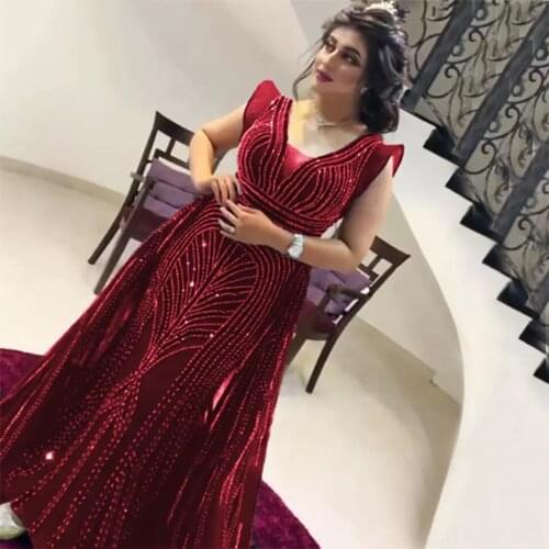 Luxury Dubai Arabic Evening Dress For Women 2020 V-Neck Cap Sleeves Mermaid Velvet Crystal Handmade Formal Party Gowns