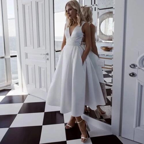 2021 Cute V-Neck Sleeveless White Ivory Short Wedding Dresses Vintage Tea-length Bridal Gowns With Pockets Bride Dress