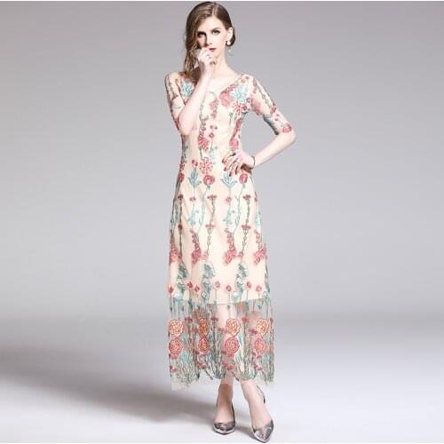 Summer Runway High-End Flower Embroidery Women Dresses Vintage V-Collar Half Sleeve Slim A-Line Vacation Party Charming Dress