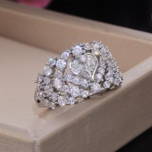 Huitan Luxury Full Pave CZ Heart Shape Ring for Women Silver Color/Gold Color Elegant Women Wedding Ring Perfect Quality Jewelry