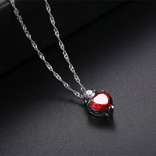 Wholesale mixed color classic heart pendant shiny zircon crystal necklace ladies fashion jewelry gifts autumn new style