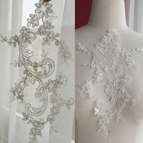 A pair of Alencon Lace Applique Ivory Retro Palace Rayon Cord Bridal Veils Decoration