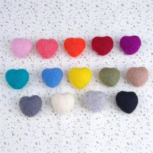 Brand New 20PCs/Lot Love Heart Printed Round 30MM Handmade Wool Felt Balls Fit Girls Elastic Hedband Hair Clips Ornament Decor