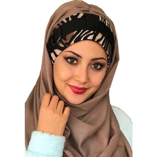 Yeni Moda Hijab 2021 Müslüman Başörtüsü Kadın İslami Türban Eşarp Bone Şapka Fular Zebra Desen Sütlü Kahve Tokalı Hazır Şal