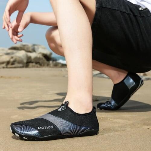 Aqua Shoes Men and Women Beach Sandals Lightweight Mens Surfing Shoes Quick Drying Water Shoes Slip-on Zapatos De Agua