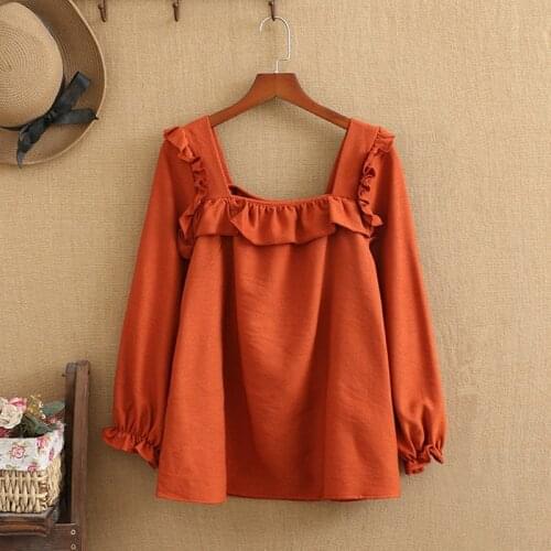 Women plus sizes Cute, square-necked, long-sleeved shirt A baggy jacket trimmed with Wood For under 220 pounds in the spring