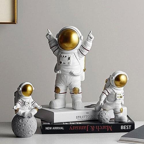 Creative Astronaut Figurines Fashion Resin Spaceman Moon Sculpture Decorative Miniatures Cosmonaut Statues Gift Art Crafts
