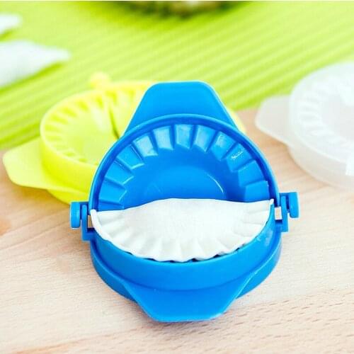 Creative kitchen color manual dumplings dumplings mould