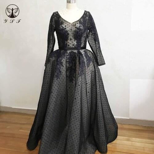 Vintage Black Vestidos De Fiesta V Neck Appliqued Lace Pearls Half Sleeve Long Evening Dresses 2019