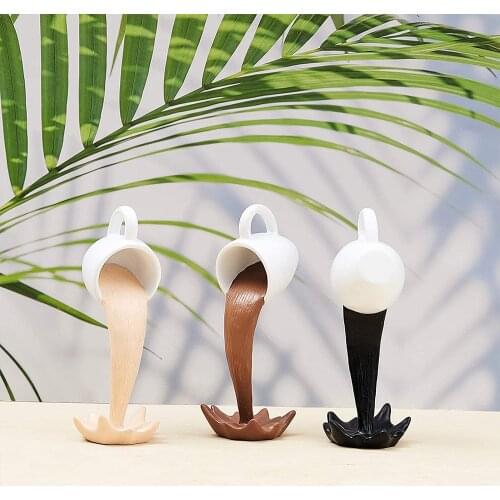 Resin Statues Floating Coffee Cup Art Sculpture Home Kitchen Decoration Crafts Spilling Magic Pouring Liquid Splash Coffee Mug
