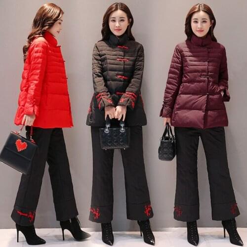 Down padded jacket mother suit women 2021 winter new retro disc buckle embroidery flower thickened two-piece cotton coat s442