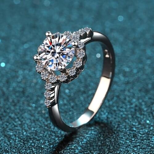 Silver 1 Carat Flower Shaped Diamond Test Passed D Color Good Clarity Moissanite Ring Silver 925 Engagement Jewelry Female Gift