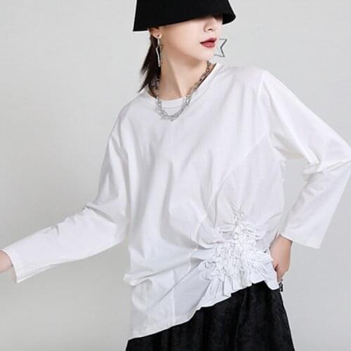 ] Women White Brief Irregular Wrinkled Black T-shirt New Round Neck Long Sleeve Fashion Tide Spring Autumn 2021 C299
