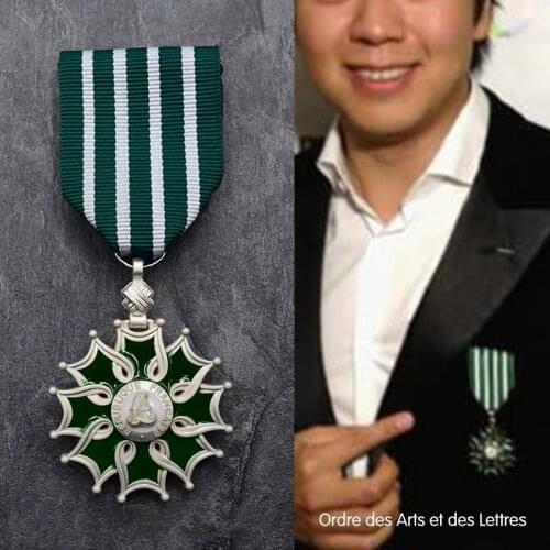 France Arts And Literature Medal Honor Legion Knight-level Officer Distinguished Service Metal Commemorate Badge Brooch