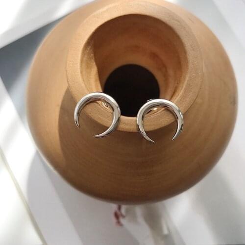 Silvology 925 Sterling Silver Crescent Earrings Silver Elegant Chic High Quality Moon Earrings for Women 925 Workplace Jewelry