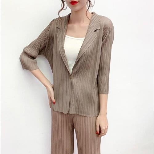 Miyake Folded Jacket Winter New Deep V-collar Suit Small Jacket with Loose Large Yard Commuting