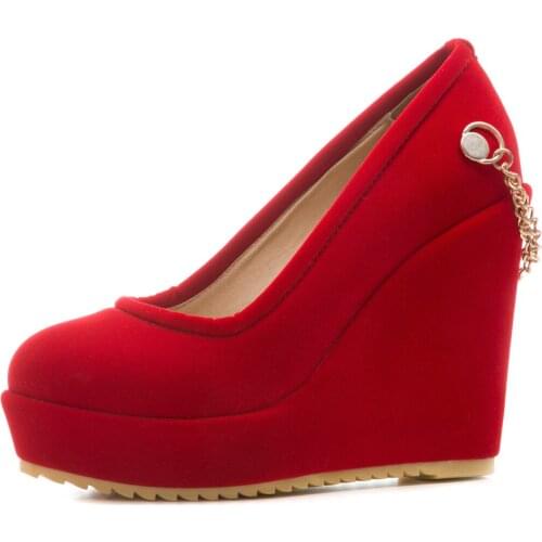 In the spring of 2018 the new fashion waterproof wedge high with shallow mouth set foot red bride shoes 18321