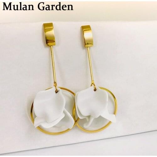 M&G New Gold Geometric Circle Fashion Earrings White Petal Pendant Elegant Dangle Earrings Women Jewelry Accessories Gift Hot