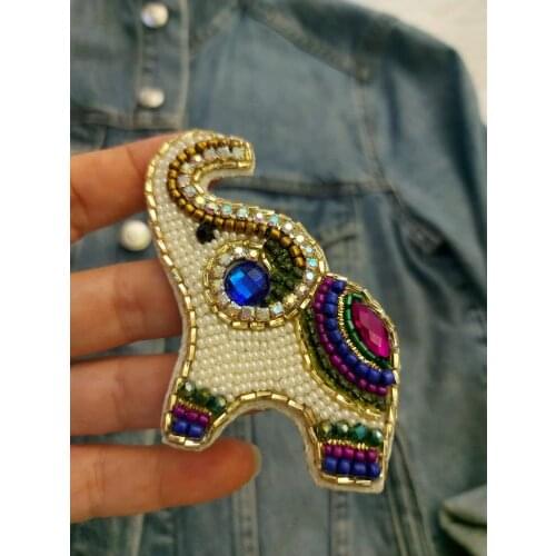 Indian Elephant Brooch Handcrafted Elegant Look Crystal Beads Special Design Glass Sand Beads 7 * 5 Cm