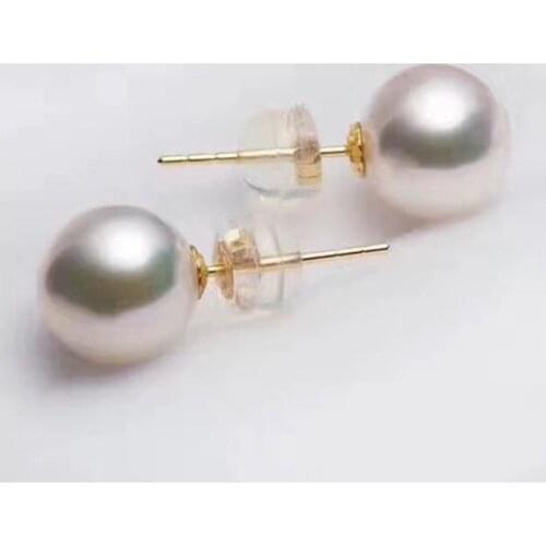 Elegant pair of 8-9mm roundJapanese Akoya white pearl earring 18k