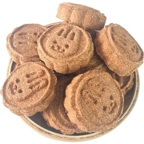 1Pc Natural Grass+Carrot Small Pets Lovely Hamster Grinding Teeth Cake Cookie Rabbit Chew Play Toy 4.5x4.5x1.5cm